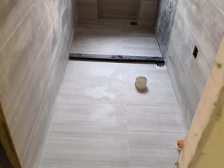 地砖铺贴及地面找平施作