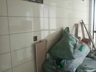 厨房、卫生间墙砖施作