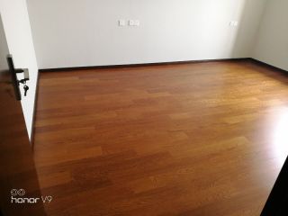 实木复合地板铺设