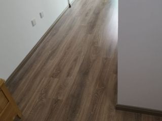 成品门及墙纸铺贴
