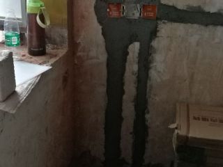 水、电管开槽施作