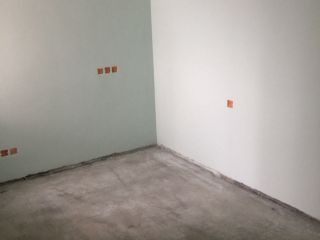 地砖铺贴及地面找平施作