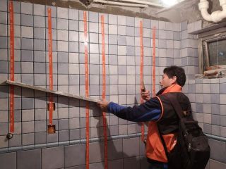 厨房、卫生间墙砖施作