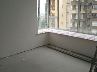 地砖铺贴及地面找平施作