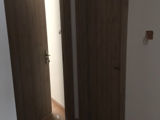 套装门、踢脚线安装