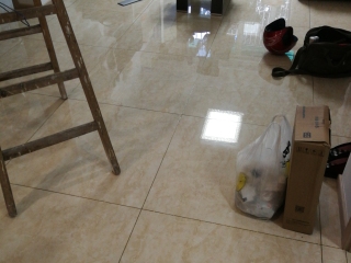 地砖铺贴及地面找平施作