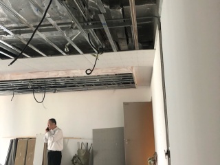 地砖铺贴及地面找平施作