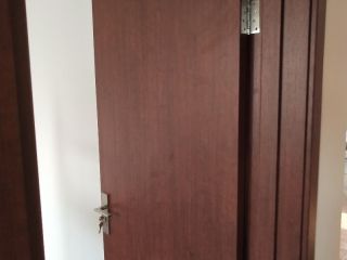套装门、踢脚线安装