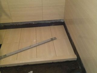 地砖铺贴及地面找平施作