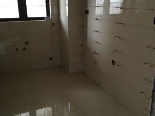 地砖铺贴及地面找平施作