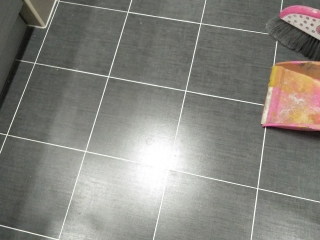 地砖铺贴及地面找平施作
