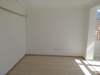 套装门、踢脚线安装