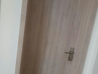 套装门、踢脚线安装