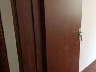 套装门、踢脚线安装
