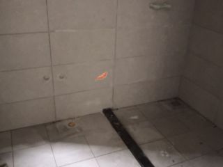 地砖铺贴及地面找平施作