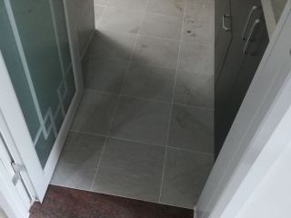 成品门及墙纸铺贴
