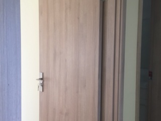 套装门、踢脚线安装