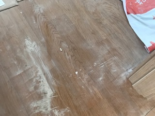 实木复合地板铺设