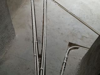 水、电管开槽施作