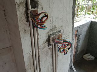 强、弱电路穿线施作