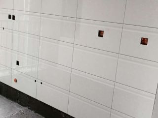 厨房、卫生间墙砖施作