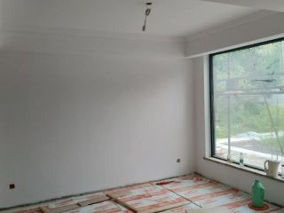 地砖铺贴及地面找平施作