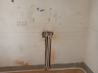 强、弱电布管穿线