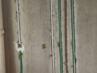 水、电管开槽施作