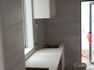 集成吊顶及橱柜柜体安装