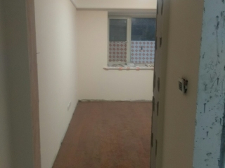 套装门、踢脚线安装