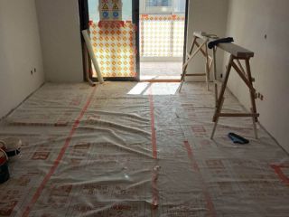 地砖铺贴及地面找平施作