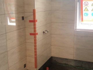 厨房、卫生间墙砖施作