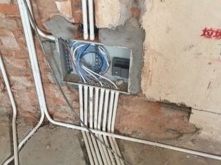 强、弱电路穿线施作