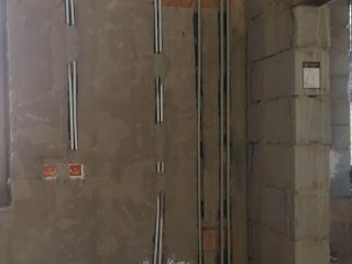 水、电管开槽施作