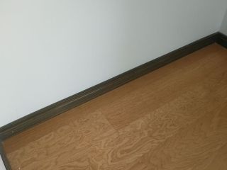 套装门、踢脚线安装