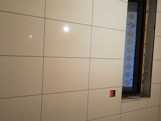 厨房、卫生间墙砖施作