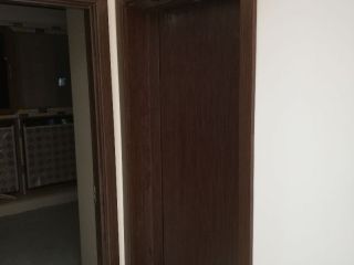 套装门、踢脚线安装