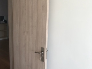套装门、踢脚线安装