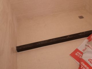 厨房、卫生间墙砖施作