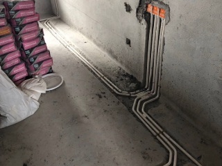 水、电管开槽施作