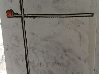 水、电管开槽施作