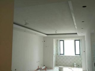现场背景墙及隔墙施作