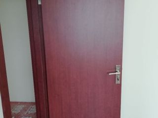 套装门、踢脚线安装