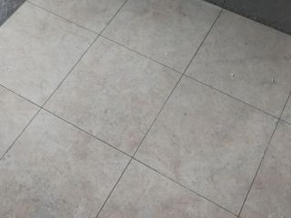 地砖铺贴及地面找平施作