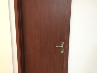 套装门、踢脚线安装