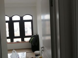 成品门及墙纸铺贴