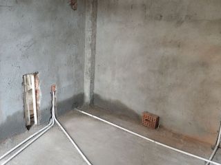 水、电管开槽施工