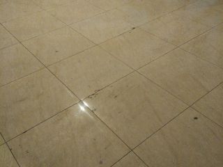地砖铺贴及地面找平施作