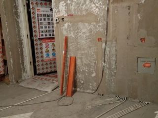 强、弱电路穿线施作