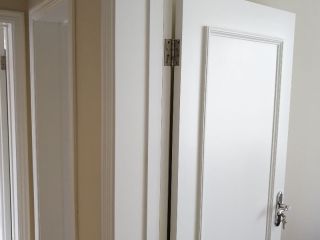 套装门、踢脚线安装